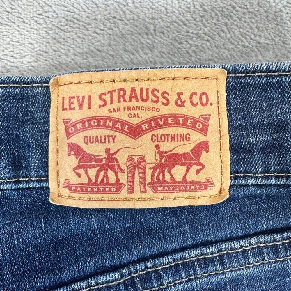 Levi's Classic Straight Jeans Womens Size 4M 27x30 Blue Dark Wash